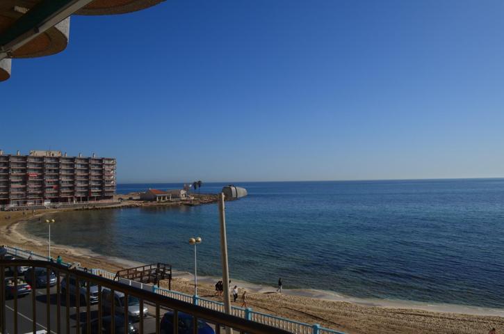 Piso en Primera Línea de Playa en Torrevieja - ¡Tu oportunidad junto al mar! photo 0