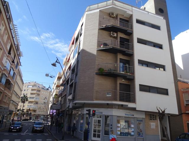 ¡OPORTUNIDAD ÚNICA EN TORREVIEJA! Apartamento Céntrico, Luminoso y Listo para Entrar a Vivir photo 0