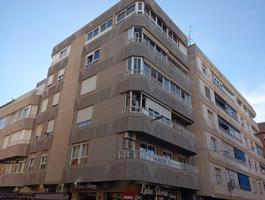 ¡Vive en el Corazón de Torrevieja! Apartamento de 4 Dormitorios, 3 Baños y Excelente Calidad photo 0