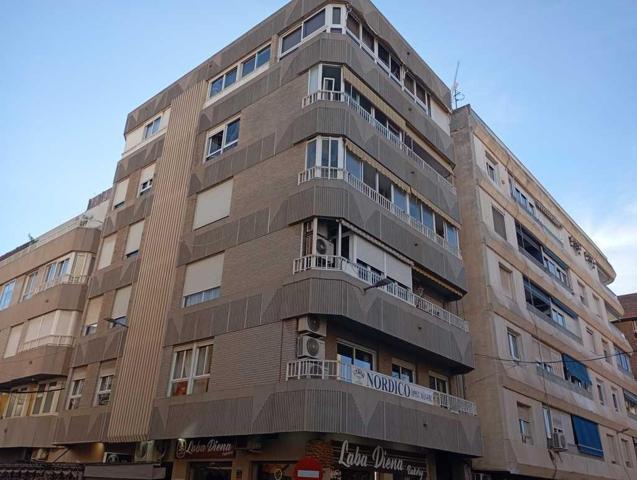 ¡Vive en el Corazón de Torrevieja! Apartamento de 4 Dormitorios, 3 Baños y Excelente Calidad photo 0