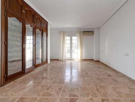 Oportunidad Exclusiva: Impecable Apartamento en el Centro de Torrevieja con Patio Andaluz y Encanto photo 0