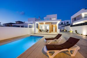 Villa moderna de 3 dormitorios con piscina privada en Aguas Nuevas, Torrevieja photo 0