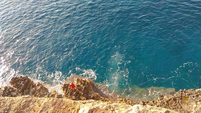 Solar en primera línea de mar con vistas espectaculares photo 0