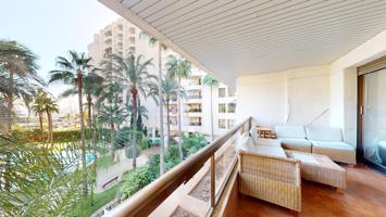 Ático Tríplex con Vistas al Mar en el Paseo Marítimo – Diseño, Privacidad y Ubicación Inmejorable photo 0