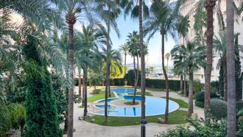 Ático Tríplex con Vistas al Mar en el Paseo Marítimo – Diseño, Privacidad y Ubicación Inmejorable photo 0