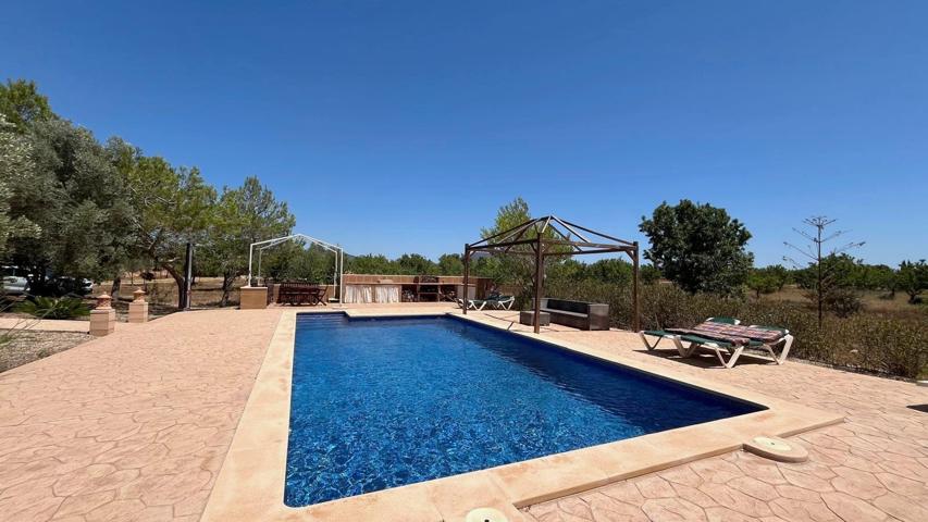 Finca rústica con piscina privada en Llucmajor: Lujo y naturaleza en armonía photo 0
