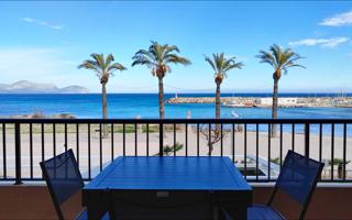 Apartamento con vistas despejadas al mar en primera línea de la Bahía de Alcudia photo 0
