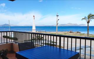 Apartamento con vistas despejadas al mar en primera línea de la Bahía de Alcudia photo 0