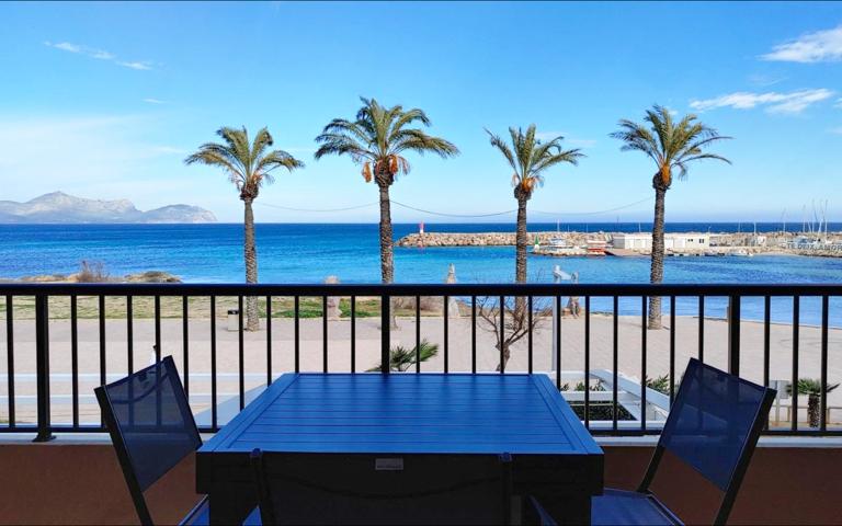 Apartamento con vistas despejadas al mar en primera línea de la Bahía de Alcudia photo 0
