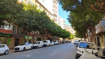 Se vende local comercial reformado y con inquilino, ideal para inversores photo 0