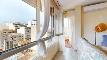 Luminoso piso de tres habitaciones en edificio con ascensor photo 0