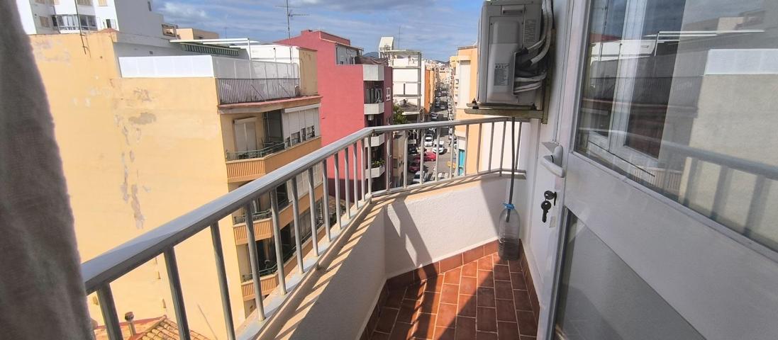 Luminoso piso de tres habitaciones en edificio con ascensor photo 0
