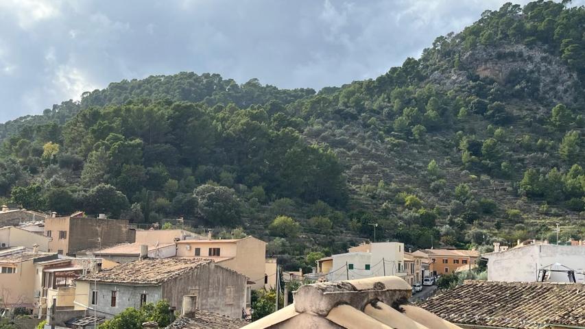 Casa de pueblo unifamiliar con encanto y vistas a la montaña. photo 0