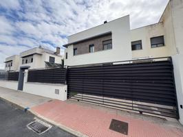 Casa En venta en Calle Victoria Kent, Corrales photo 0