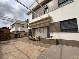 Unifamiliar Pareada En venta en Calle Victoria Kent, Corrales photo 0