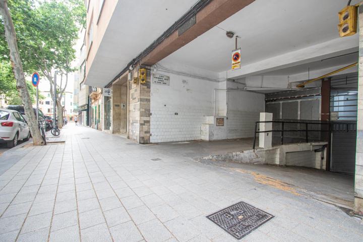Amplia plaza de parking en venta en Arxiduc, Palma de Mallorca photo 0
