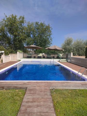 Oportunidad única: Exclusivo chalet con un espectacular jardín con piscina photo 0