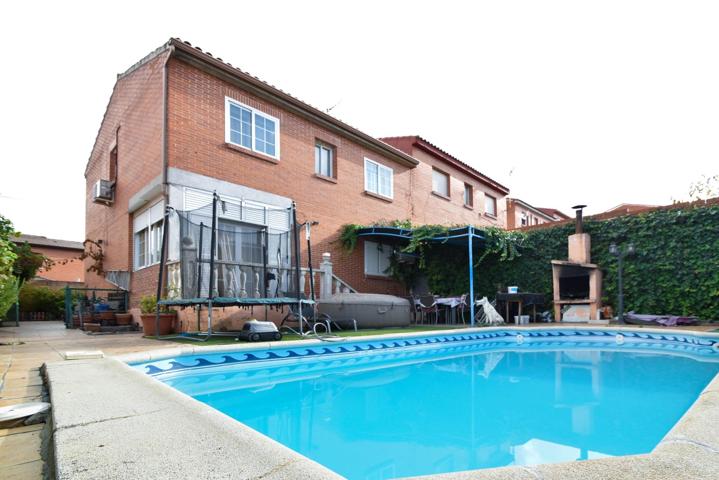 Chalet Pareado con piscina en Yeles photo 0