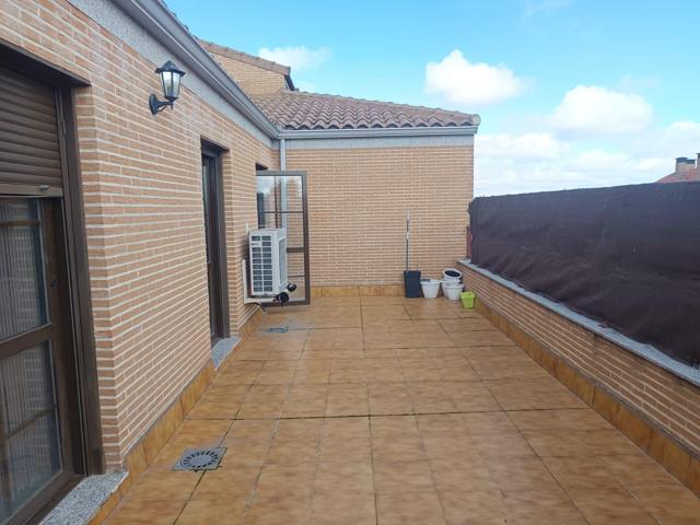 PRECIOSO ATICO CON TERRAZA DE 20 M2 EN YUNCLER photo 0