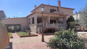 🏡 Independente exclusivo con gran parcela en Yeles – Urbanización Los Pradillos photo 0