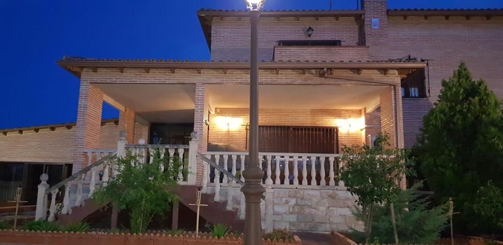 🏡 Independente exclusivo con gran parcela en Yeles – Urbanización Los Pradillos photo 0