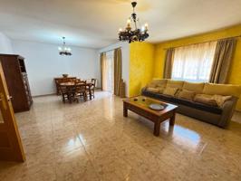 Adosado en Illescas – ¡Listo para entrar a vivir, con garaje para 3 coches! photo 0