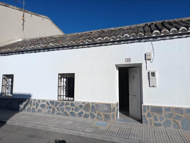 Casa baja con un gran patio en Villaseca de la Sagra photo 0