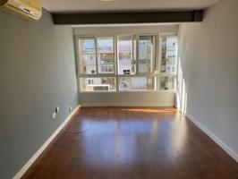 TRIANA.- PISO DE 2 DORMITORIOS, 1 BAÑO Y COCINA AMUEBLADA Y EQUIPADA. photo 0