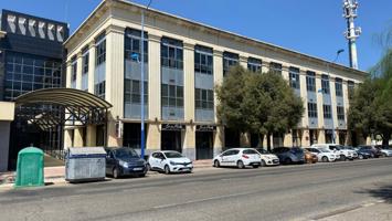 CARTUJA.- Edificio muy representativo, oficina, recepción, 1 despacho y amplia zona diáfana. photo 0