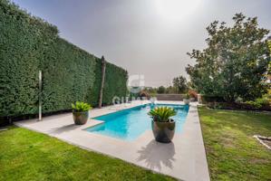 Chalet - Chalet Adosado - Coslada photo 0