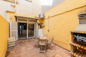 Local de 82m2 en zona Foners con patio de 17m2. photo 0