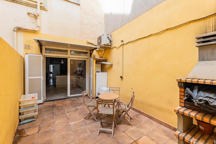 Local de 82m2 en zona Foners con patio de 17m2. photo 0