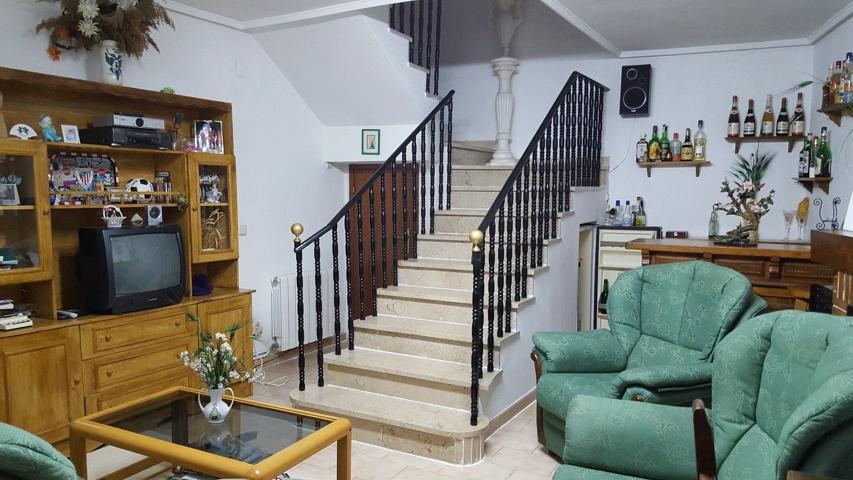 Unifamiliar Pareada En venta en Plaza Capitán Calvo, Paredes De Nava photo 0