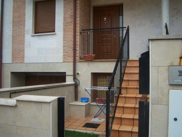 Unifamiliar Pareada En venta en Calle Dalí, Villamuriel De Cerrato photo 0