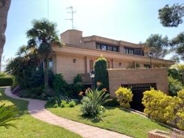 Casa En venta en Calle Campoamor, Montealegre, L'Eliana photo 0