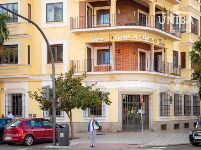 Oficina En alquiler en Sta. Marina, Badajoz photo 0