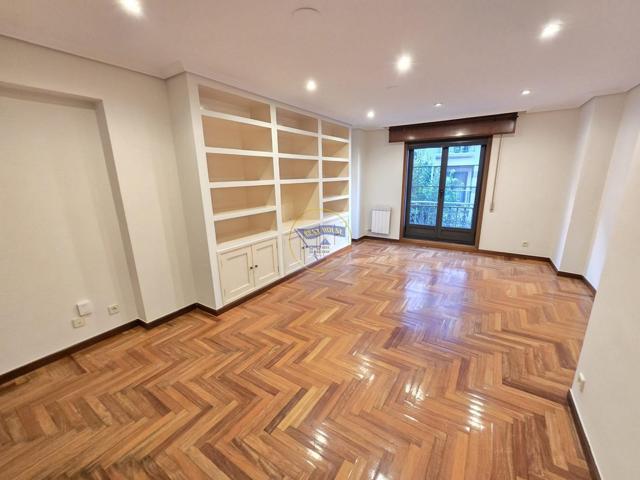 CÉNTRICO PISO DE 3 DORMITORIOS CON GARAJE Y TRASTERO photo 0