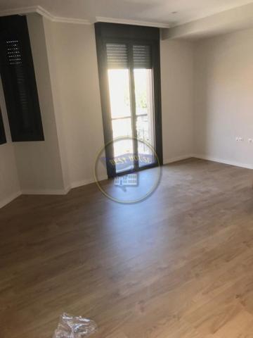 PISO DE 3 DORMITORIOS SIN AMUEBLAR EN PLAZA AMÉRICA. NO MASCOTAS photo 0
