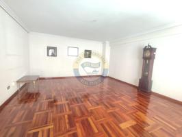 PISO MUY GRANDE DE 5 DORMITORIOS CON GARAJE Y TRASTERO photo 0