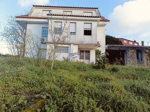 Casa a restaurar en el entorno de Candeán con amplia parcela photo 0