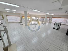 Bajo comercial de gran visibilidad photo 0