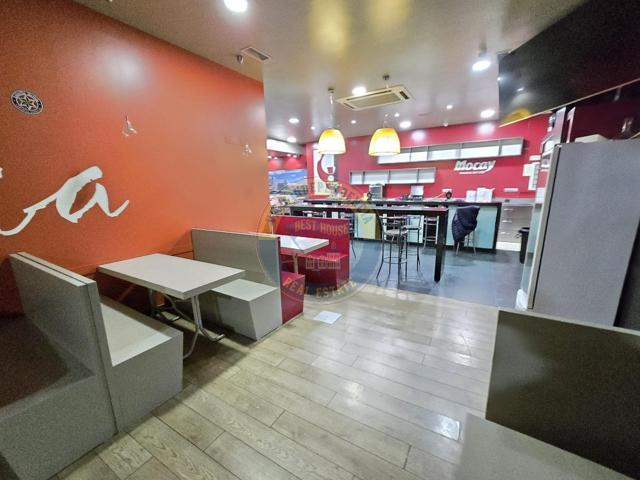 ALQUILER DE CAFETERÍA CON SALIDA DE HUMOS photo 0