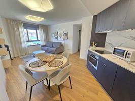 Apartamento seminuevo y amueblado de 2 dormitorios con garaje photo 0