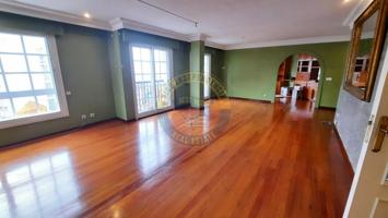PISAZO DE LUJO CON GARAJE EN ROSALÍA DE CASTRO – VIGO photo 0