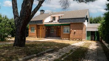 ¡Tu nuevo hogar en Soto del Real! Casa independiente con parcela, terraza y vistas despejadas photo 0