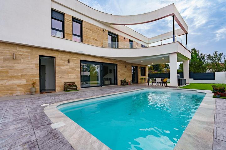 Maravillosa y moderna casa independiente en Villalbilla photo 0