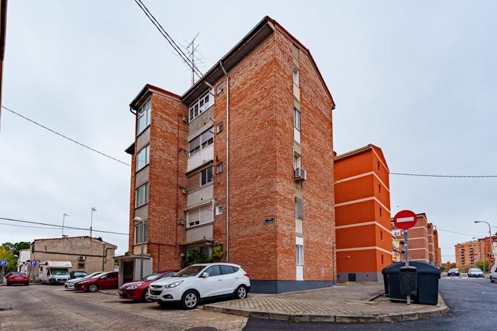 Estupendo piso con posibilidades en la zona de Santiago Apóstol, Madrid photo 0