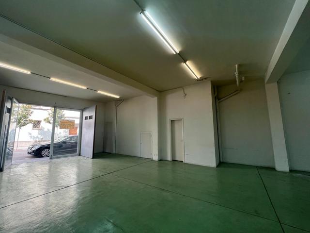 LOCAL DIÁFANO EN ALQUILER EN MARTORELL , ZONA RENFE. photo 0