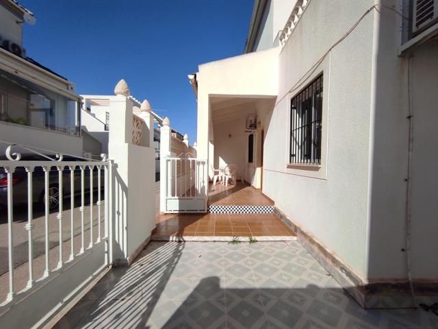 CHALET PAREADO EN RESID. MIRADOR DE LOS BALCONES -TORREVIEJA. photo 0