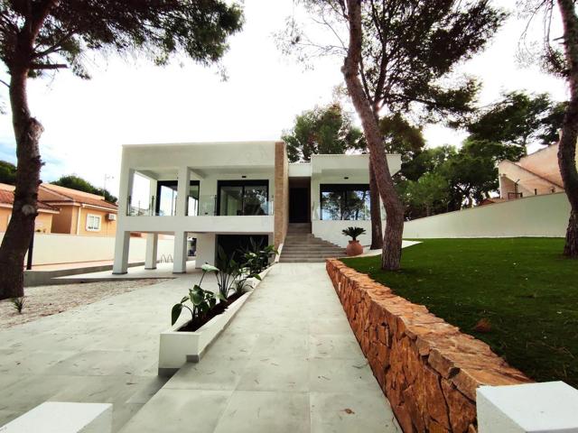 VILLA DE LUJO EN URB. LOS BALCONES - TORREVIEJA photo 0